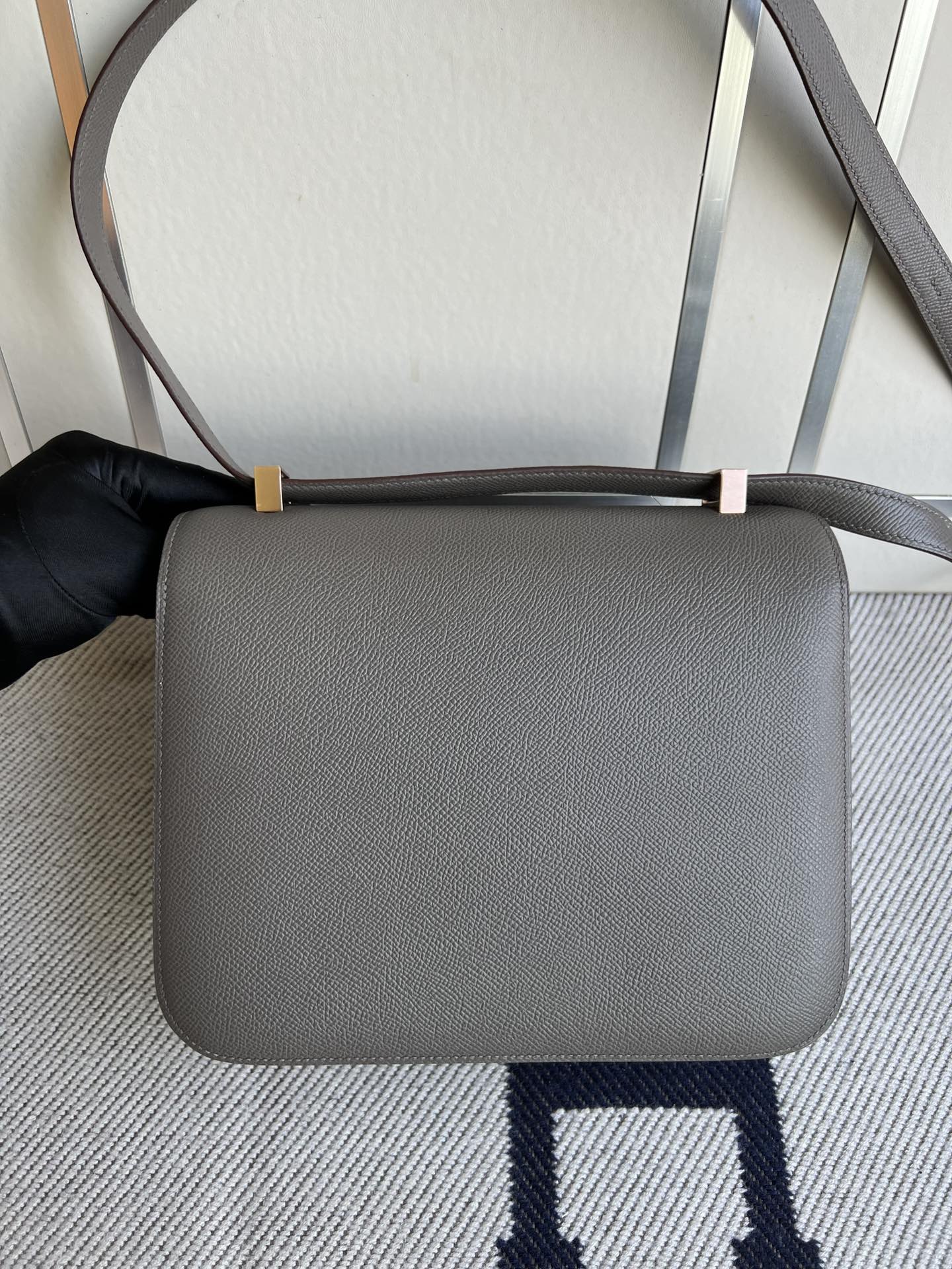 Hermès（爱马仕）Constance 空姐包 Epsom 原厂掌纹皮 8F 锡器灰 Etain 玫瑰金扣 Rose gold 24cm