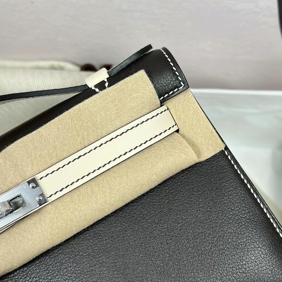 Hermès（爱马仕）Mini Kelly Pochette Swift皮 Ck89 黑色 拼 01 纯白 银扣 22cm 全手工蜡线缝制