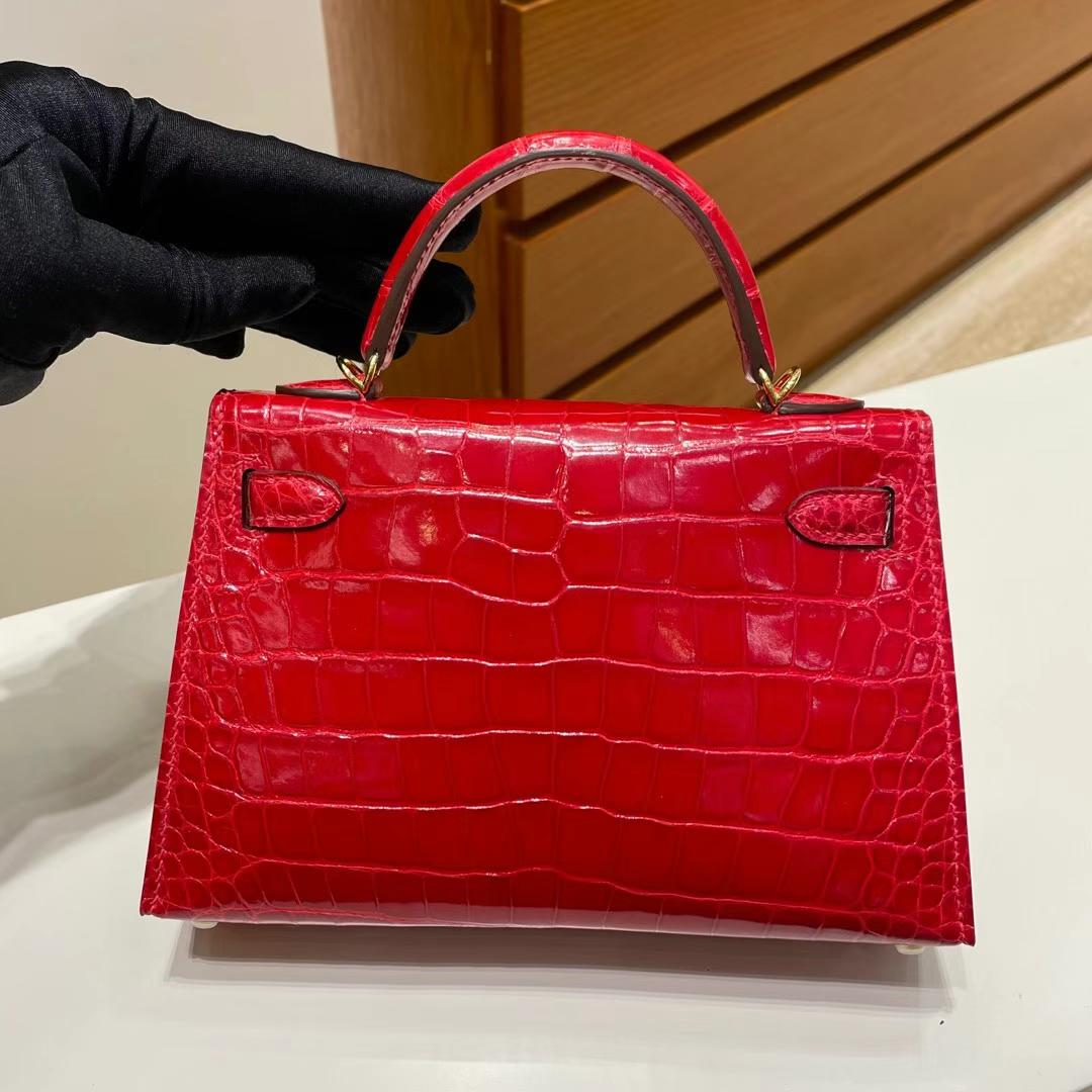 Hermès（爱马仕）mini Kelly 迷你凯莉 亮面美洲鳄鱼 Ck95 法拉利红 金扣 Phw 19cm  全手工蜡线缝制