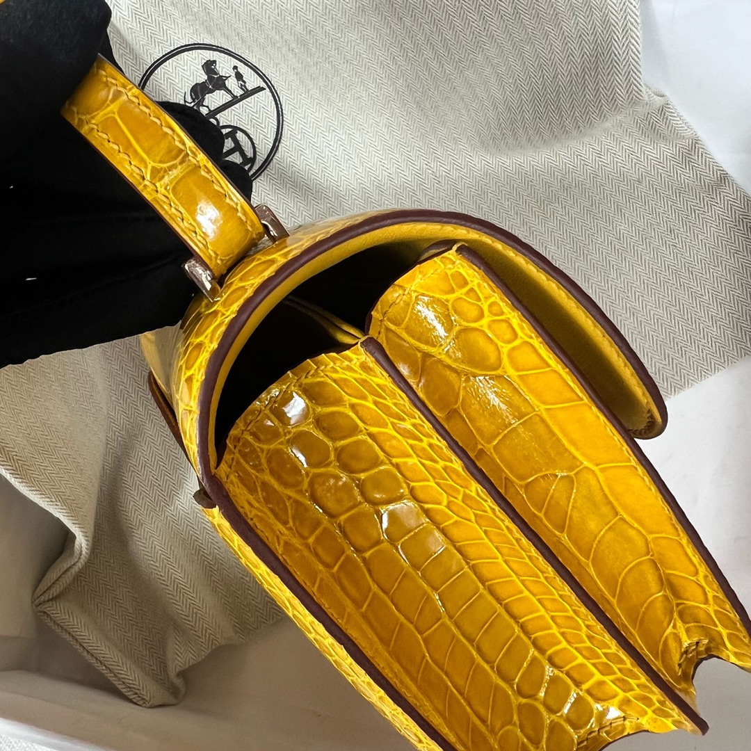 Hermès（爱马仕）Constance 康康 Alligator shiny 亮面鳄鱼 9D 琥珀黄 Ambre 金扣 GHW 顶级手缝 18cm