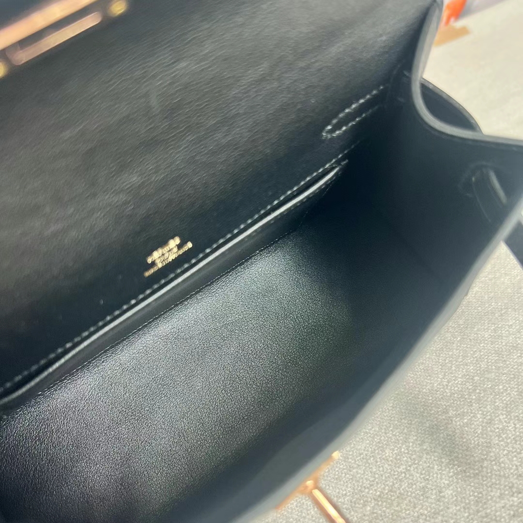 Hermès（爱马仕）Mini Kelly Pochette Swift皮 Ck89 黑色 玫瑰金扣 22cm 全手工蜡线缝制 Rghw