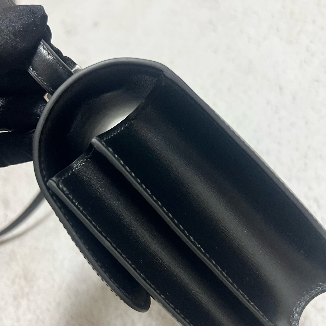 Hermès（爱马仕）Constance 康康 Boxcalf ck89 黑色 Noir 自然色蜥蜴 银扣 GHW 18cm 顶级手缝