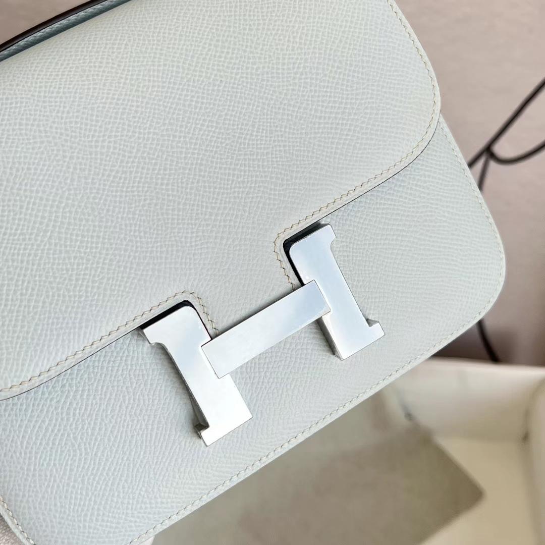 Hermès（爱马仕）Constance 康康 Epsom T0 雾蓝色 银扣 19cm 全手工蜡线缝制