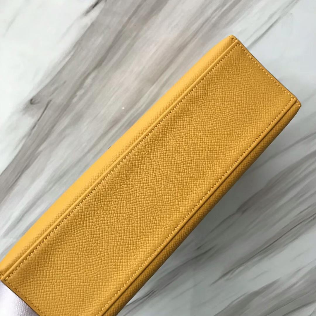 Hermès（爱马仕）Mini Kelly Pochette Epsom 9D 琥珀黄 银扣 22cm 全手工蜡线缝制 PHW