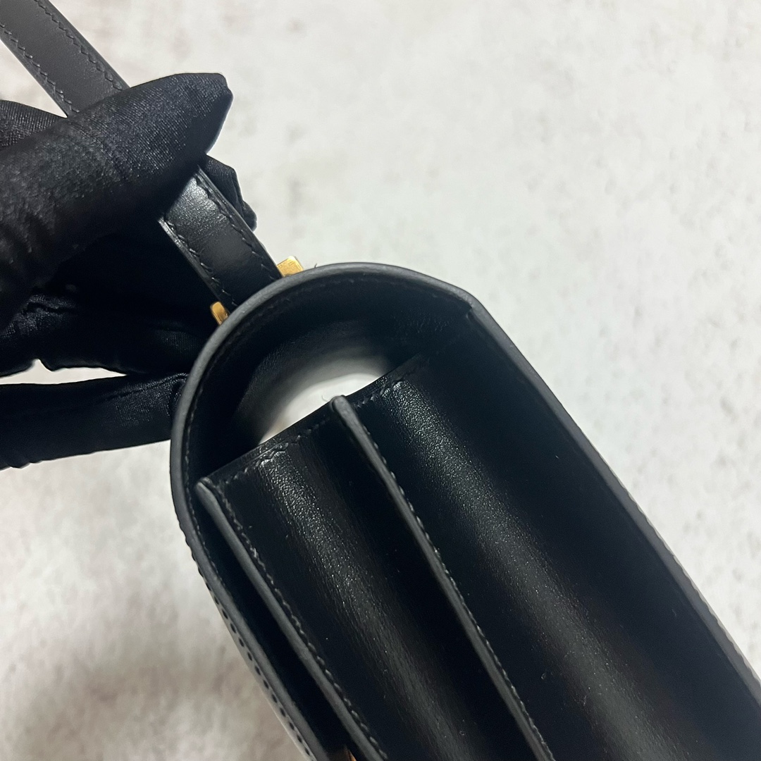 Hermès（爱马仕）Constance 康康 Boxcalf ck89 黑色 Noir 自然色蜥蜴 金扣 GHW 18cm 顶级手缝