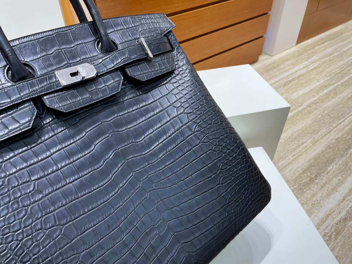 Hermès（爱马仕）Birkin Hac 雾面倒v澳洲湾鳄 Ck89 黑色 银扣 40cm 全手工蜡线缝制 Phw Stock