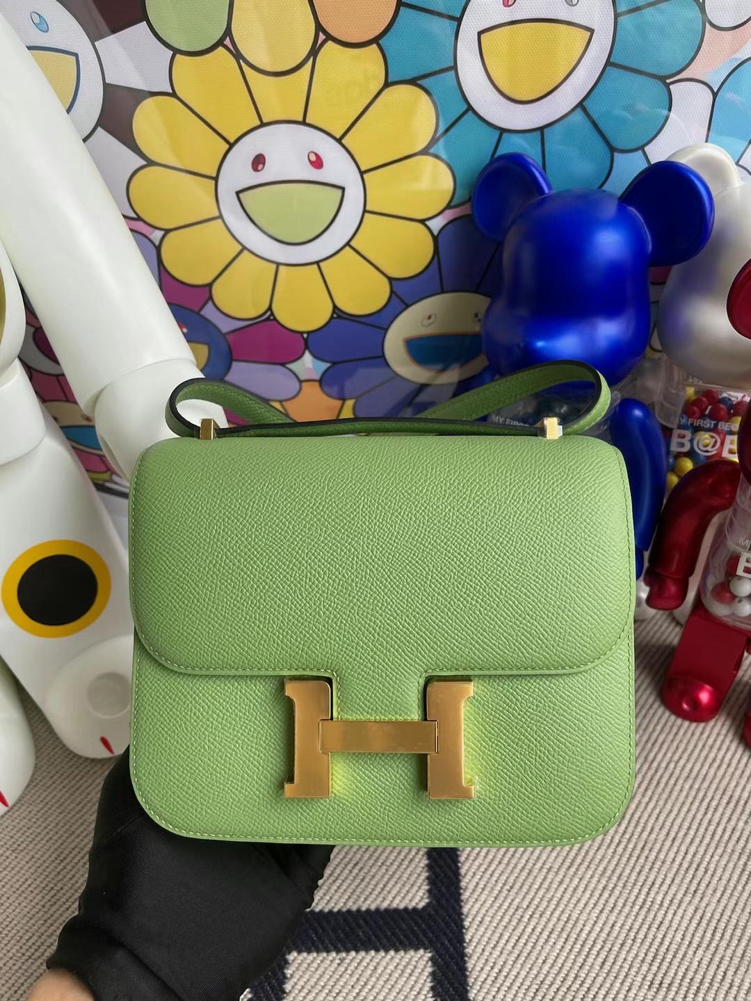 Hermès（爱马仕）Constance 康康 Epsom i3 牛油果绿 金扣 GHW 19cm 全手工蜡线缝制