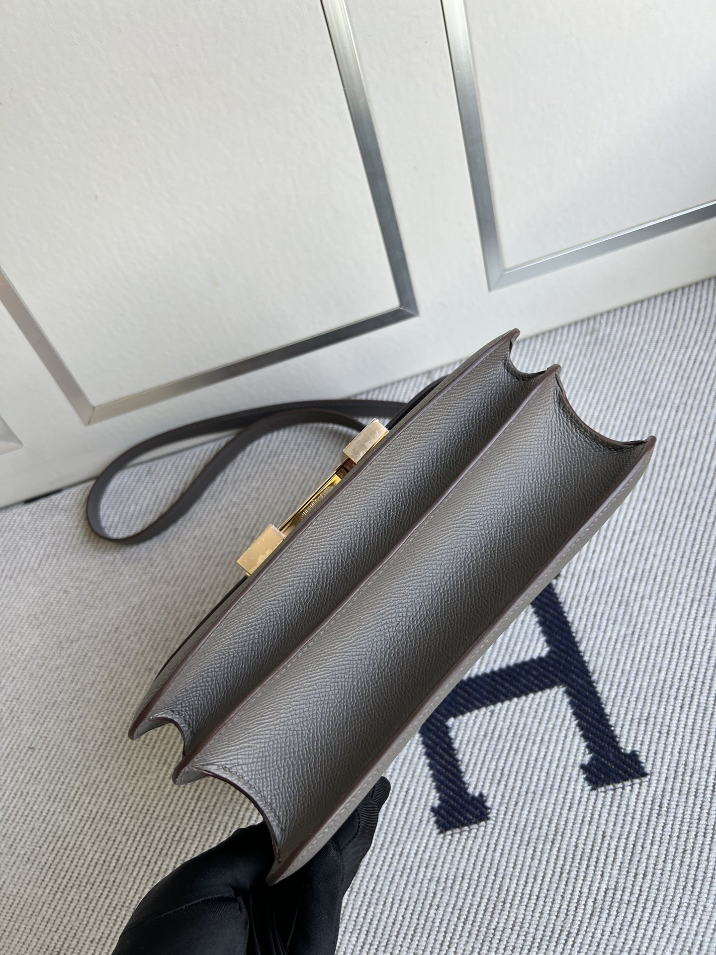 Hermès（爱马仕）Constance 空姐包 Epsom 原厂掌纹皮 8F 锡器灰 Etain 玫瑰金扣 Rose gold 24cm