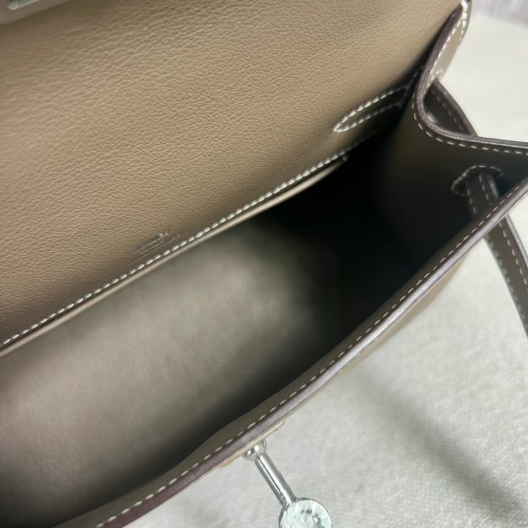 Hermès（爱马仕）Mini Kelly Pochette Swift皮 Ck18 大象灰 银扣 22cm 全手工蜡线缝制 Phw