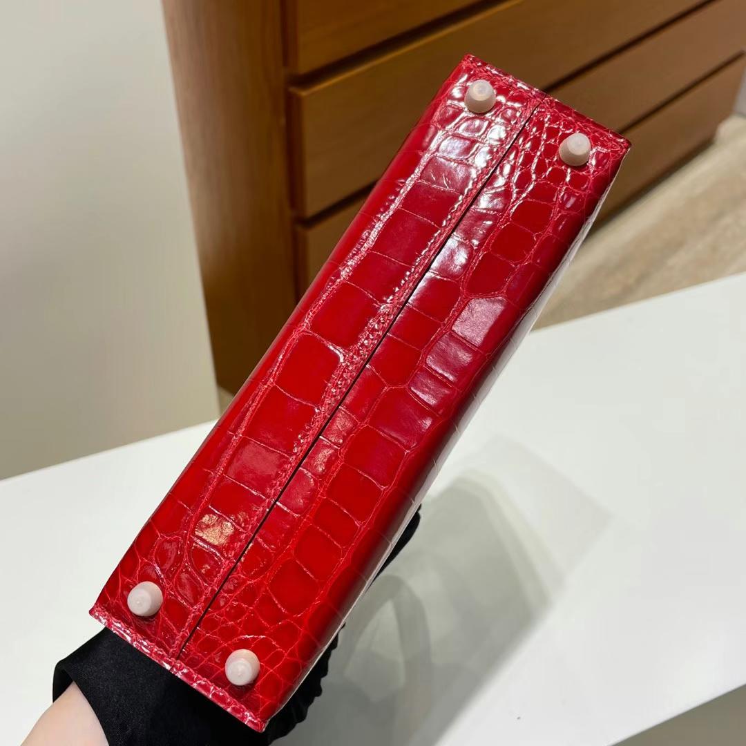 Hermès（爱马仕）mini Kelly 迷你凯莉 亮面美洲鳄鱼 Ck95 法拉利红 金扣 Phw 19cm  全手工蜡线缝制