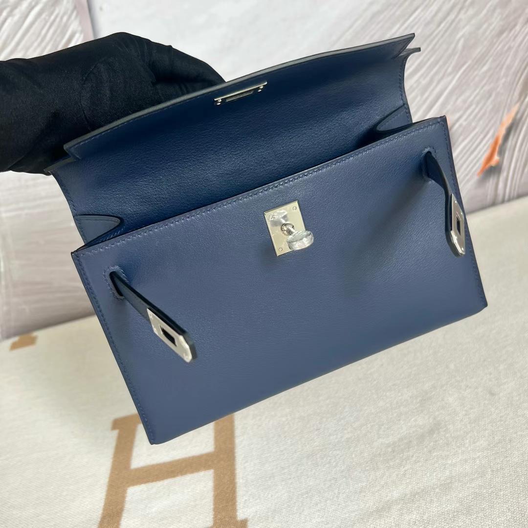 Hermès（爱马仕）Mini Kelly Pochette Swift皮 Ck75 宝石蓝 银扣 22cm 全手工蜡线缝制 Phw