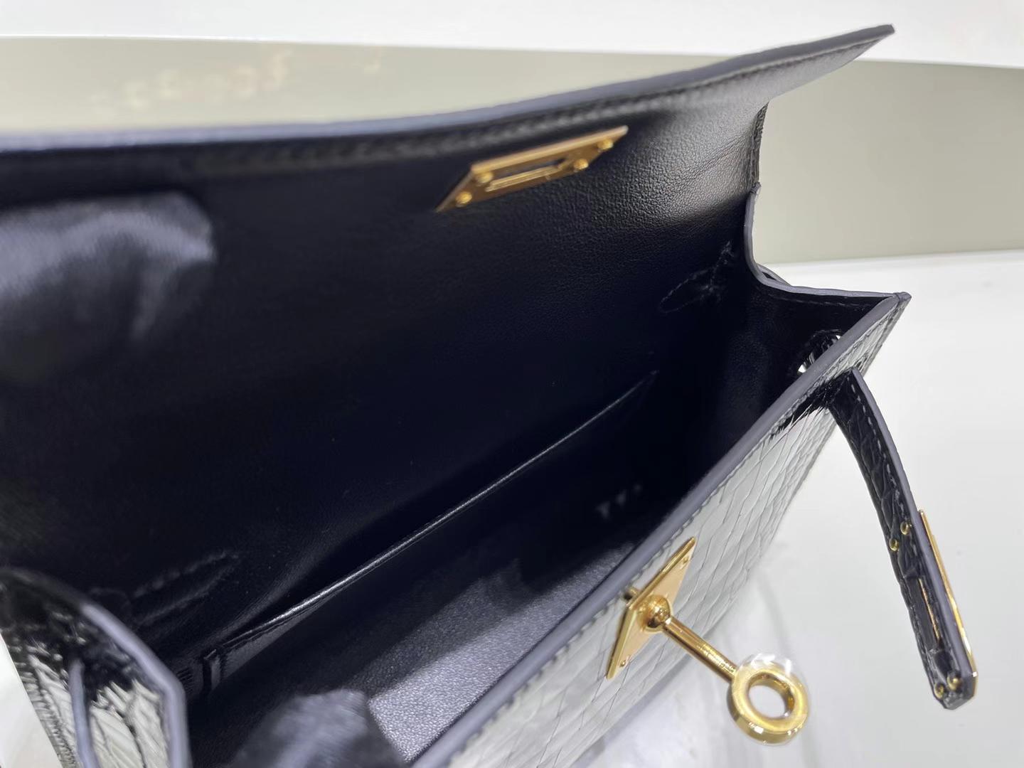 Hermès（爱马仕）Mini Kelly 迷你凯莉 亮面美洲鳄鱼 Ck89 黑色 金扣 19cm 全手工蜡线缝制 Ghw