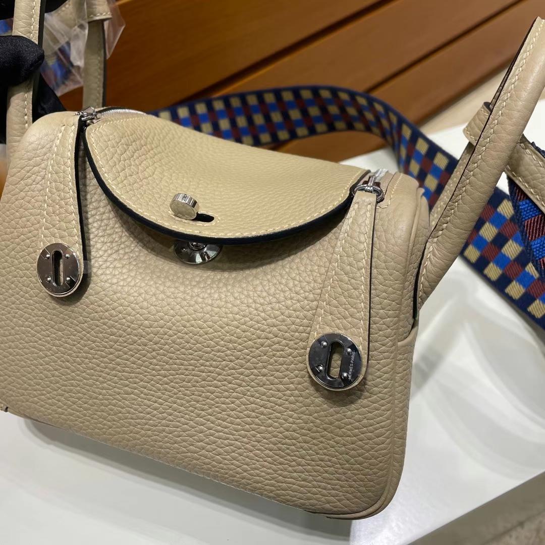 Hermès（爱马仕）mini lindy 迷你琳迪 Clemence 拼 编织布肩带 S2 风衣灰 银扣 20cm
