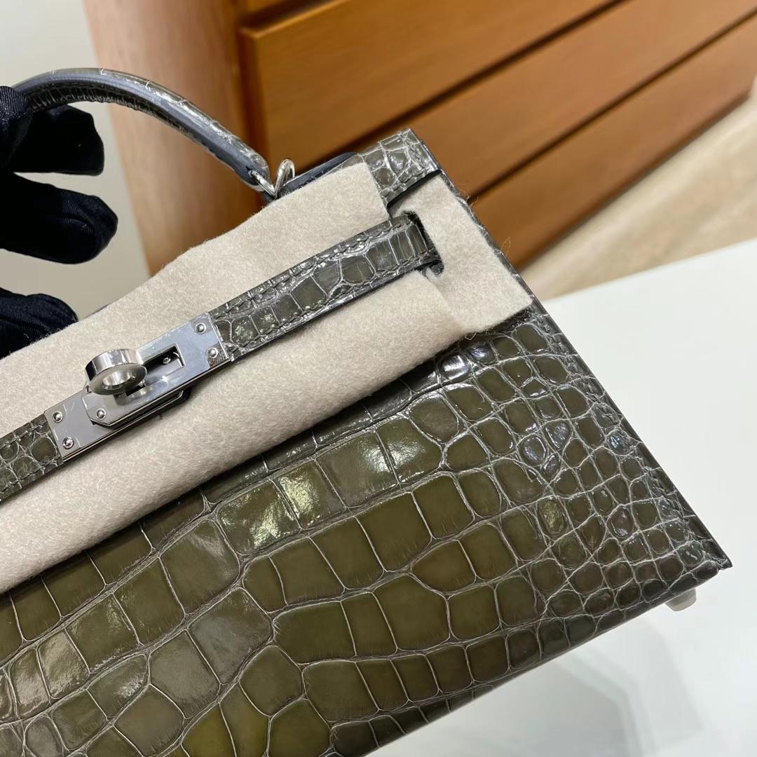 Hermès（爱马仕）mini Kelly 迷你凯莉 亮面美洲鳄鱼 8G 深橄榄绿 银扣 Phw 19cm  全手工蜡线缝制