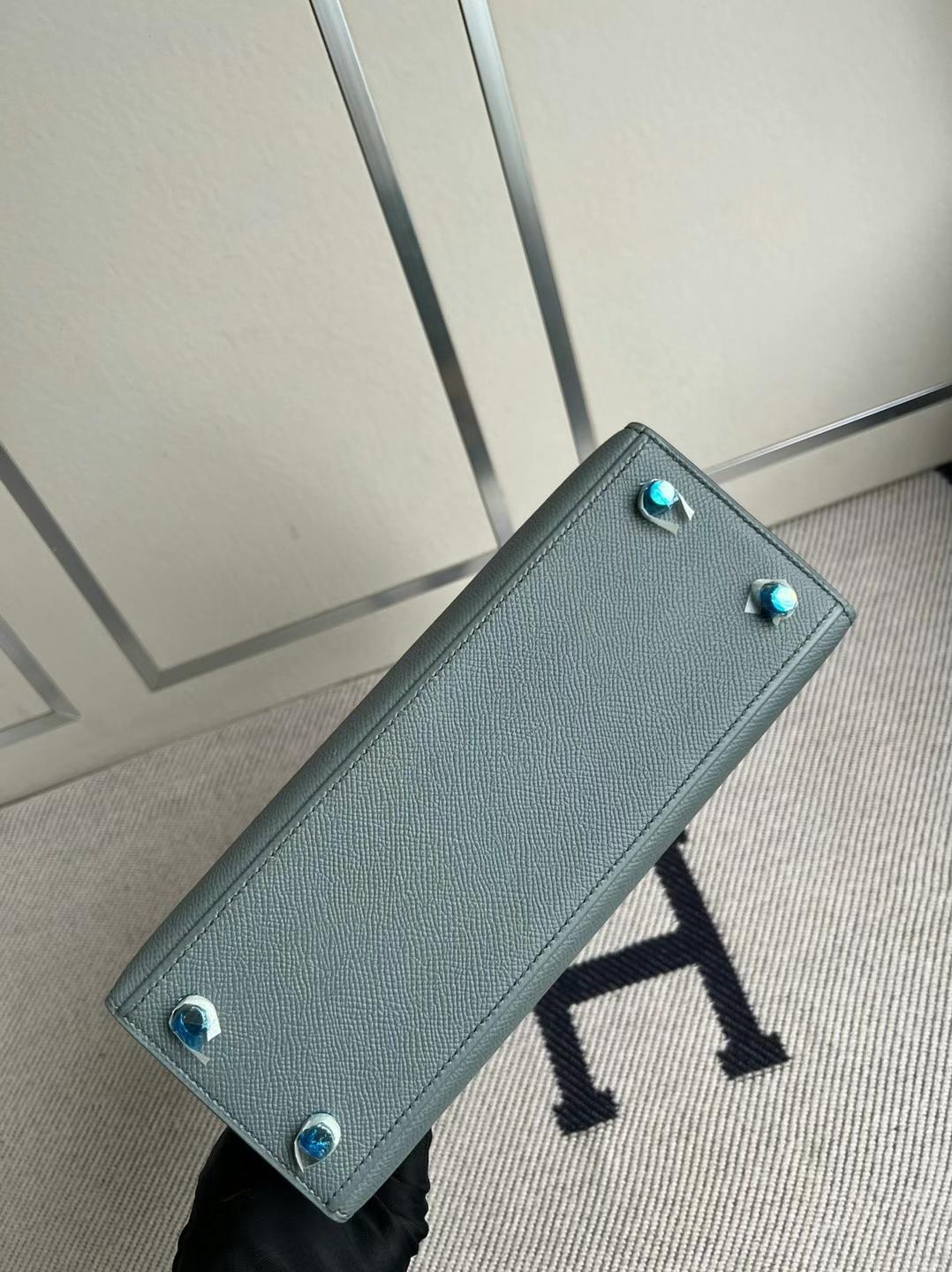 Hermès（爱马仕）Kelly 凯莉包 Epsom Cc63 杏绿色 金扣 25cm 全手工蜡线缝制