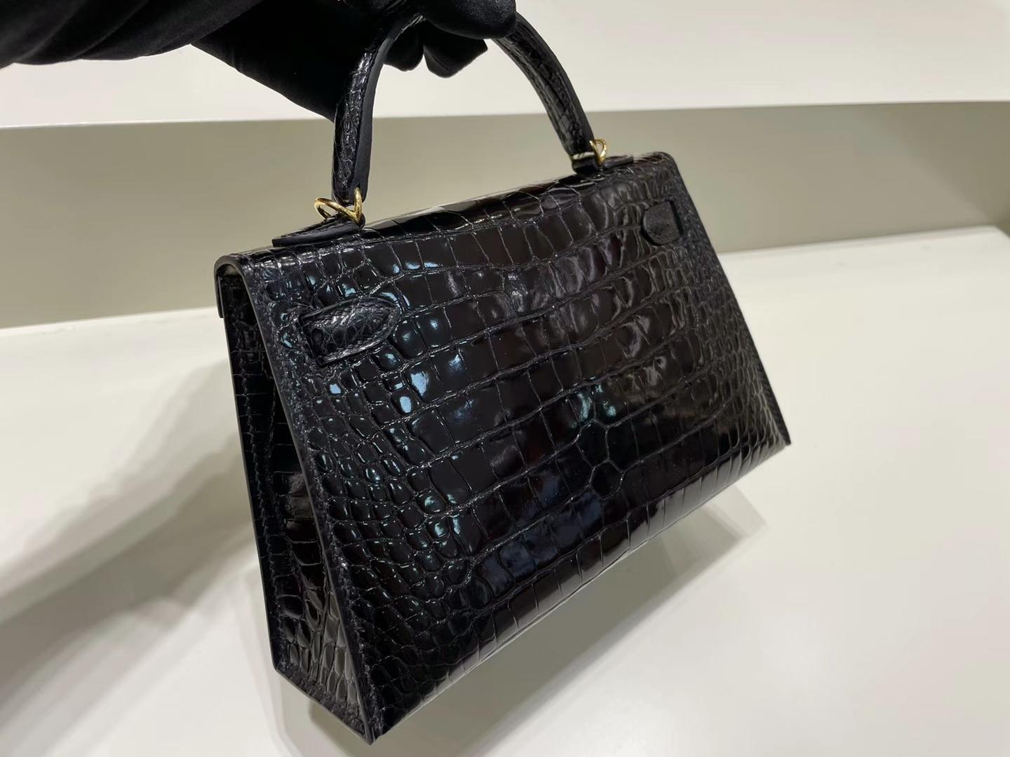 Hermès（爱马仕）Mini Kelly 迷你凯莉 亮面美洲鳄鱼 Ck89 黑色 金扣 19cm 全手工蜡线缝制 Ghw