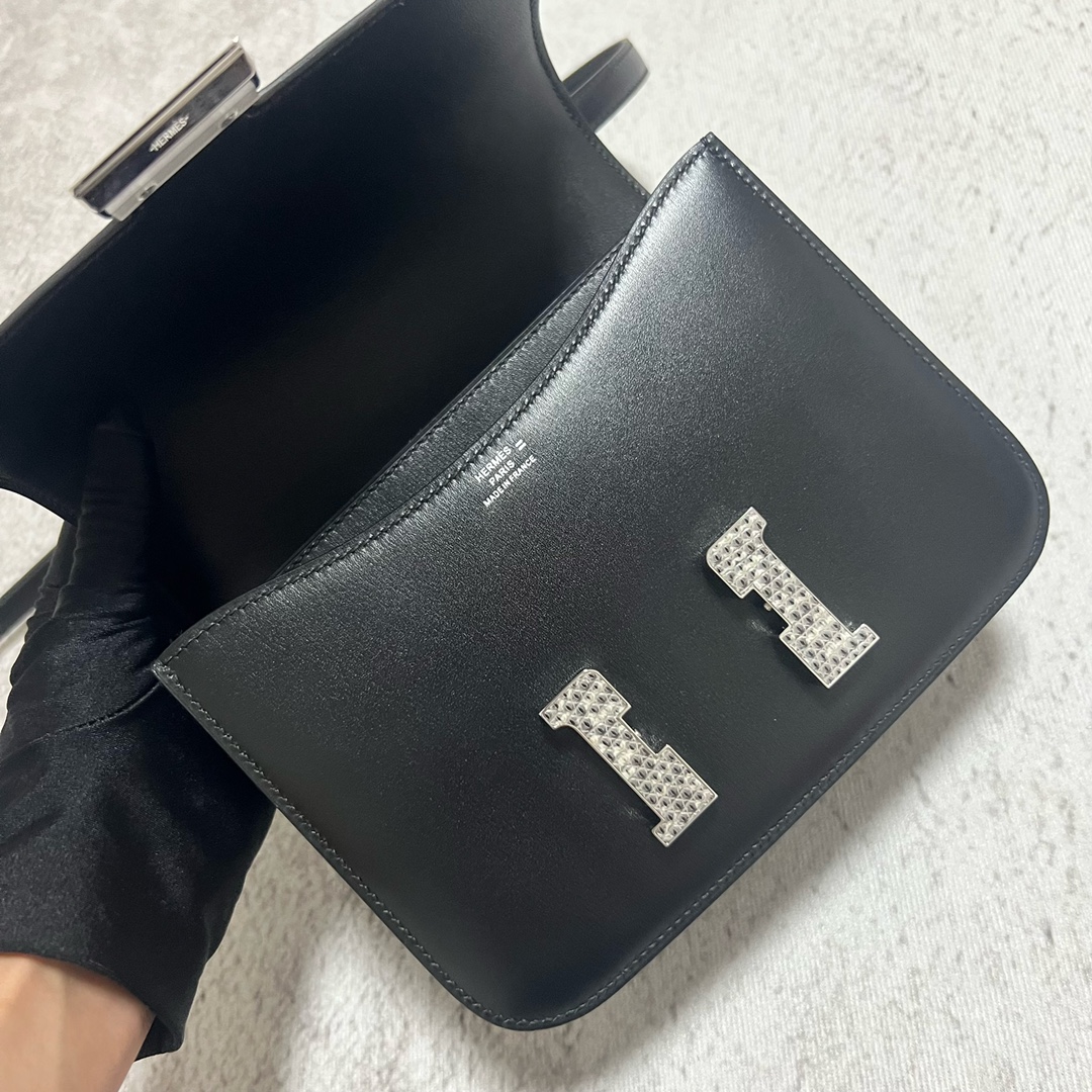 Hermès（爱马仕）Constance 康康 Boxcalf ck89 黑色 Noir 自然色蜥蜴 银扣 GHW 18cm 顶级手缝