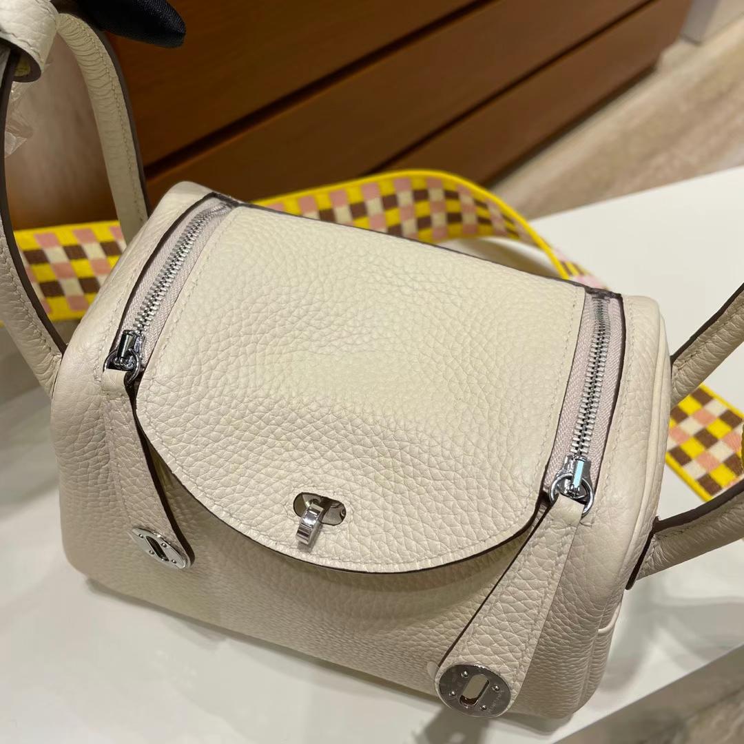 Hermès（爱马仕）mini lindy 迷你琳迪 Clemence 拼 编织布肩带 i2 奶油白 nate 银扣 20cm