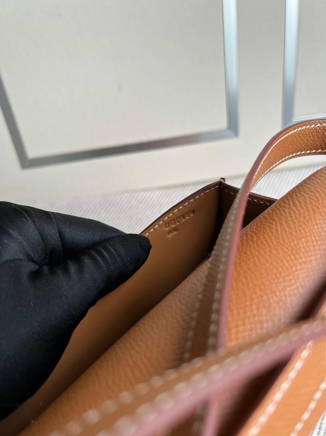 Hermès（爱马仕）Constance 康康 新款单层配带小镜子 Epsom Ck37 金棕色 银扣 24cm