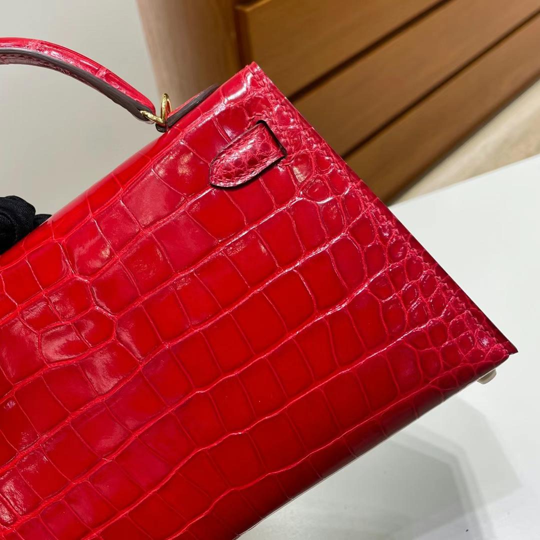 Hermès（爱马仕）mini Kelly 迷你凯莉 亮面美洲鳄鱼 Ck95 法拉利红 金扣 Phw 19cm  全手工蜡线缝制
