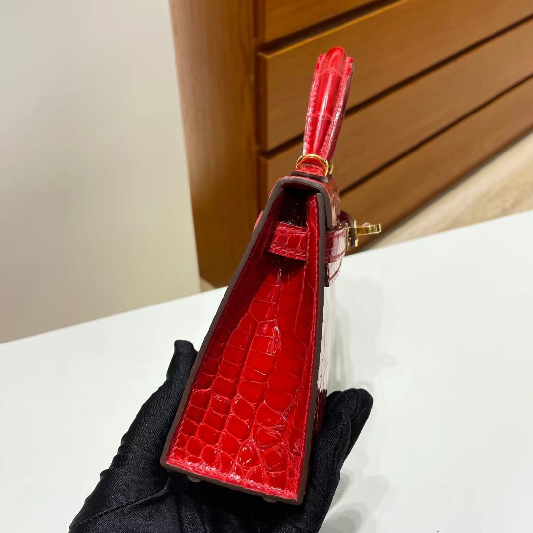 Hermès（爱马仕）mini Kelly 迷你凯莉 亮面美洲鳄鱼 Ck95 法拉利红 金扣 Phw 19cm  全手工蜡线缝制