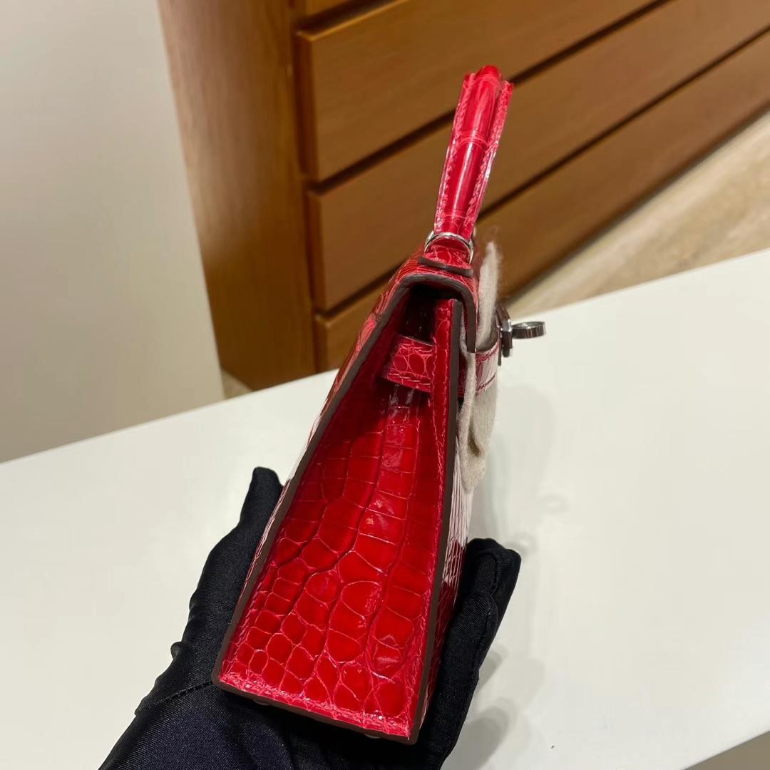 Hermès（爱马仕）mini Kelly 迷你凯莉 亮面美洲鳄鱼 Ck95 法拉利红 银扣 Phw 19cm  全手工蜡线缝制