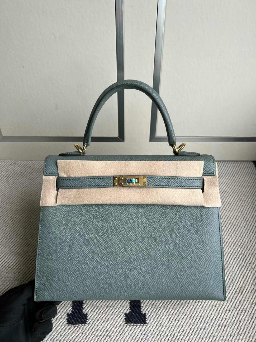 Hermès（爱马仕）Kelly 凯莉包 Epsom Cc63 杏绿色 金扣 25cm 全手工蜡线缝制