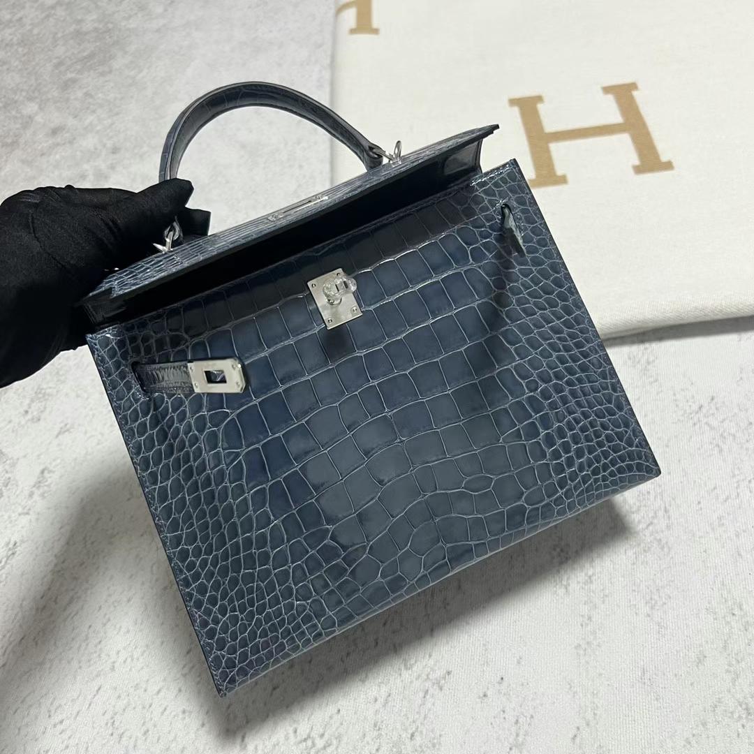 Hermès（爱马仕）Kelly 凯莉包 亮面美洲鳄鱼 N7 风暴蓝 银扣 25cm 全手工蜡线缝制