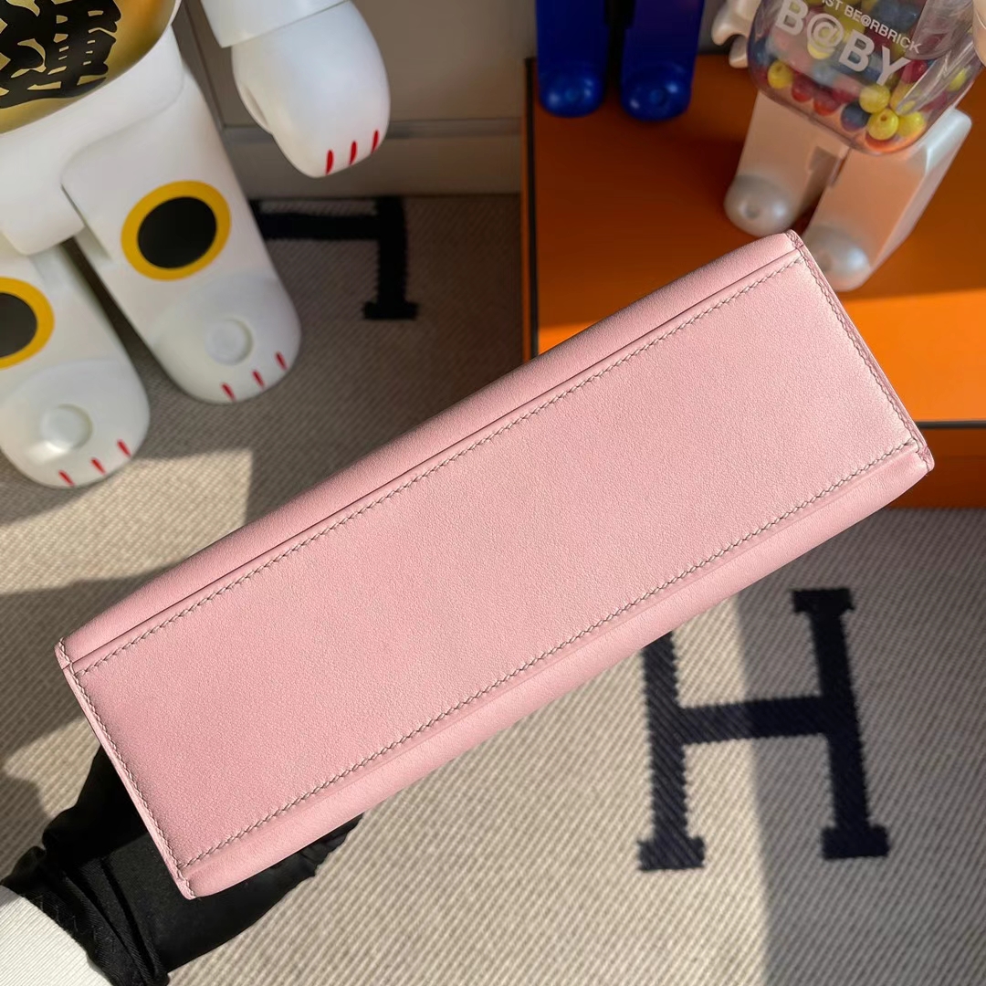 Hermès（爱马仕）Mini Kelly Pochette Swift皮 3Q 新粉色 金扣 22cm 全手工蜡线缝制 GHW