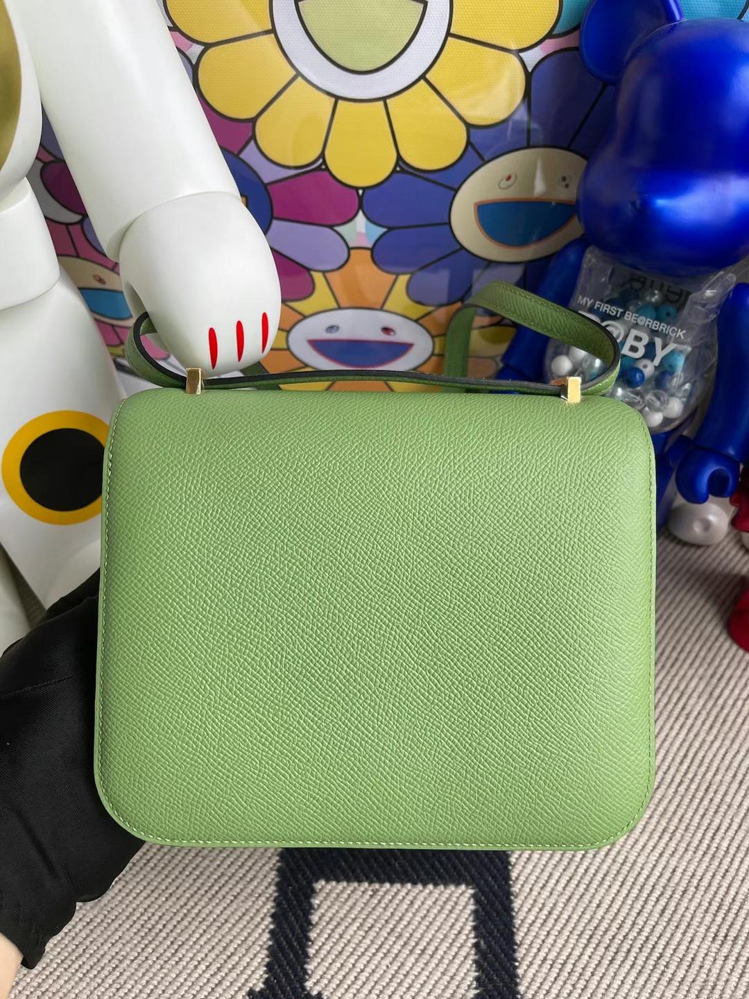 Hermès（爱马仕）Constance 康康 Epsom i3 牛油果绿 金扣 GHW 19cm 全手工蜡线缝制