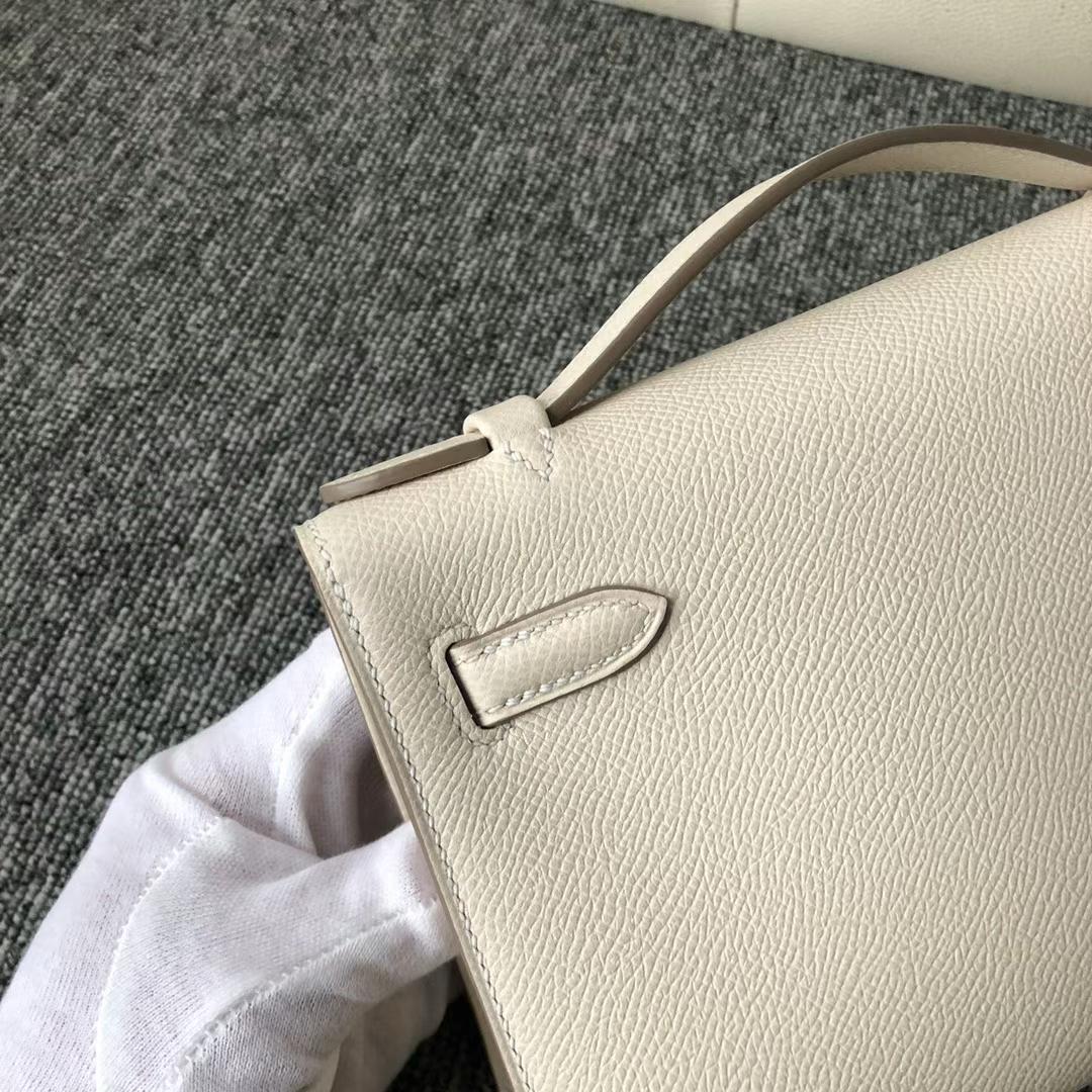 Hermès（爱马仕）Mini Kelly Pochette Epsom Ck10 奶昔白 金扣 22cm 全手工蜡线缝制 GHW