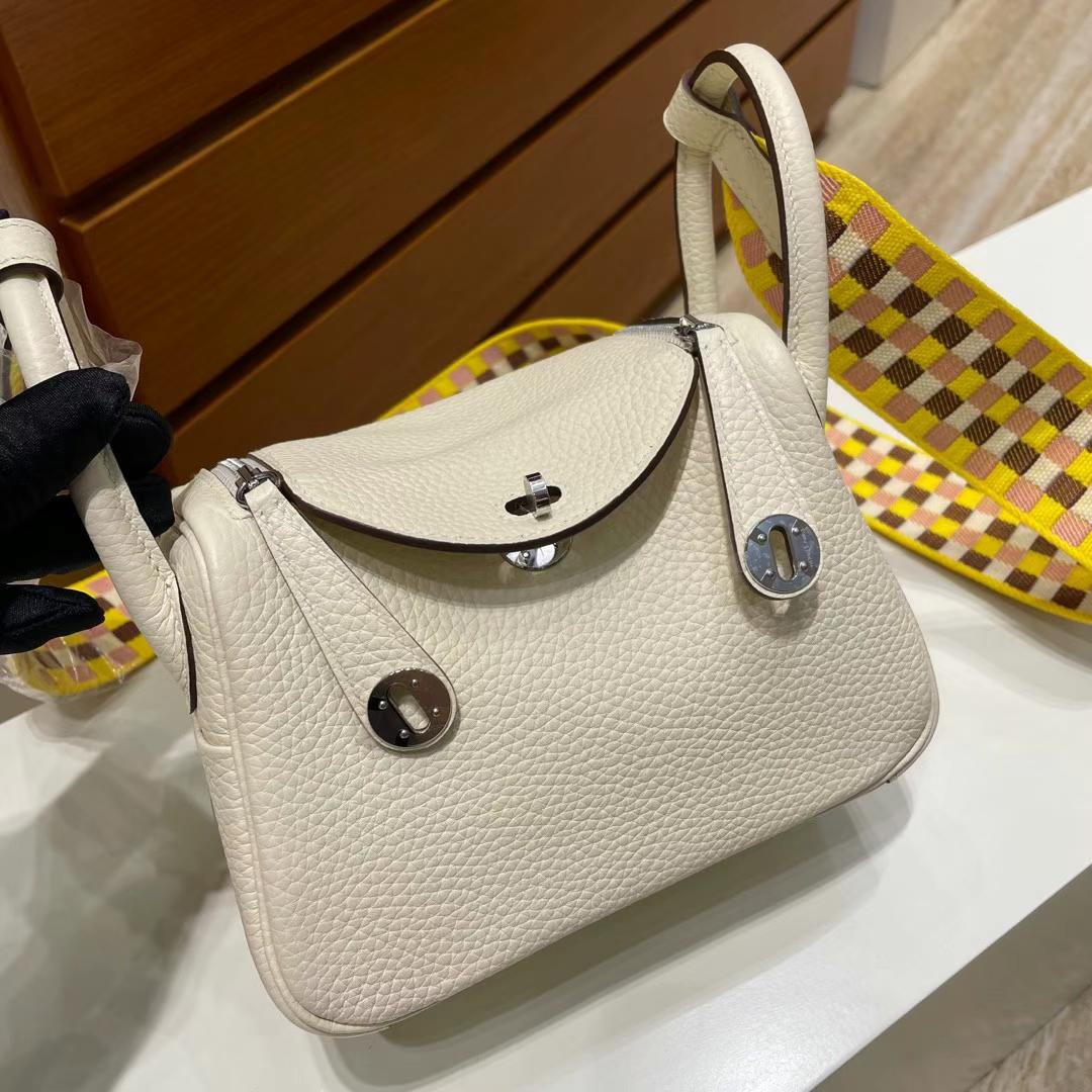 Hermès（爱马仕）mini lindy 迷你琳迪 Clemence 拼 编织布肩带 i2 奶油白 nate 银扣 20cm