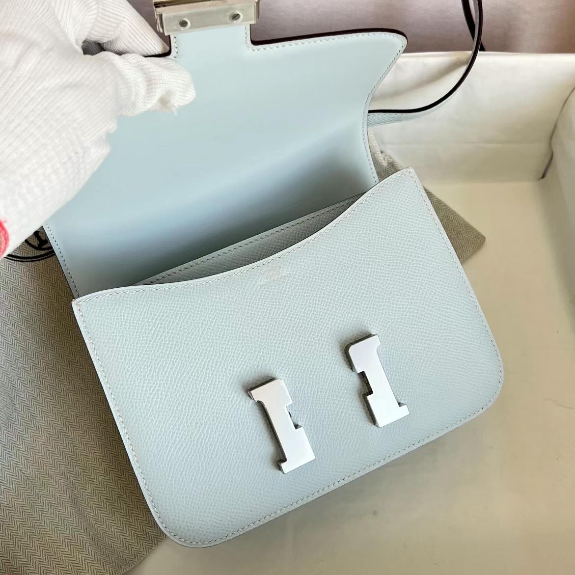 Hermès（爱马仕）Constance 康康 Epsom T0 雾蓝色 银扣 19cm 全手工蜡线缝制