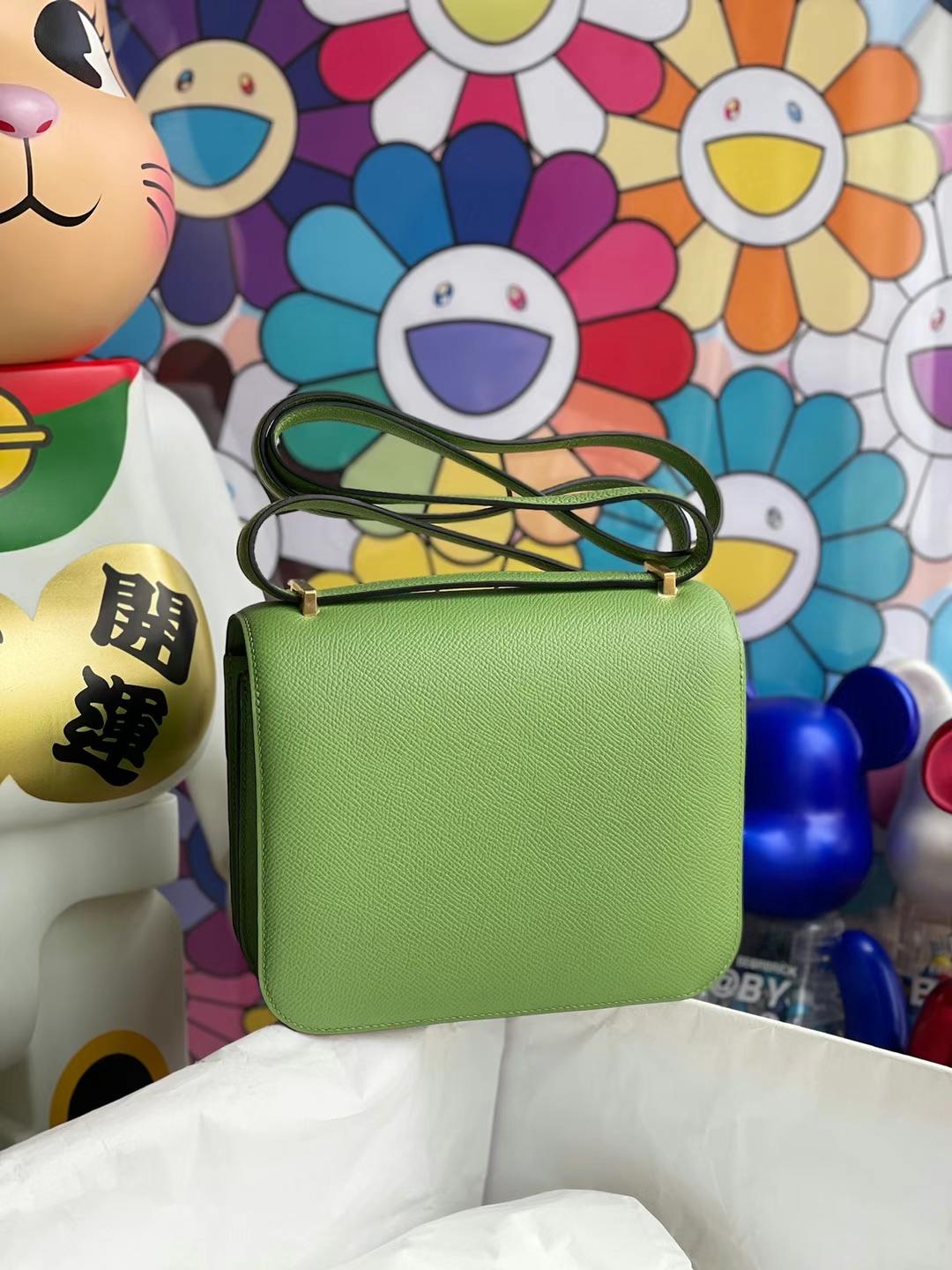 Hermès（爱马仕）Constance 康康 Epsom i3 牛油果绿 金扣 GHW 19cm 全手工蜡线缝制