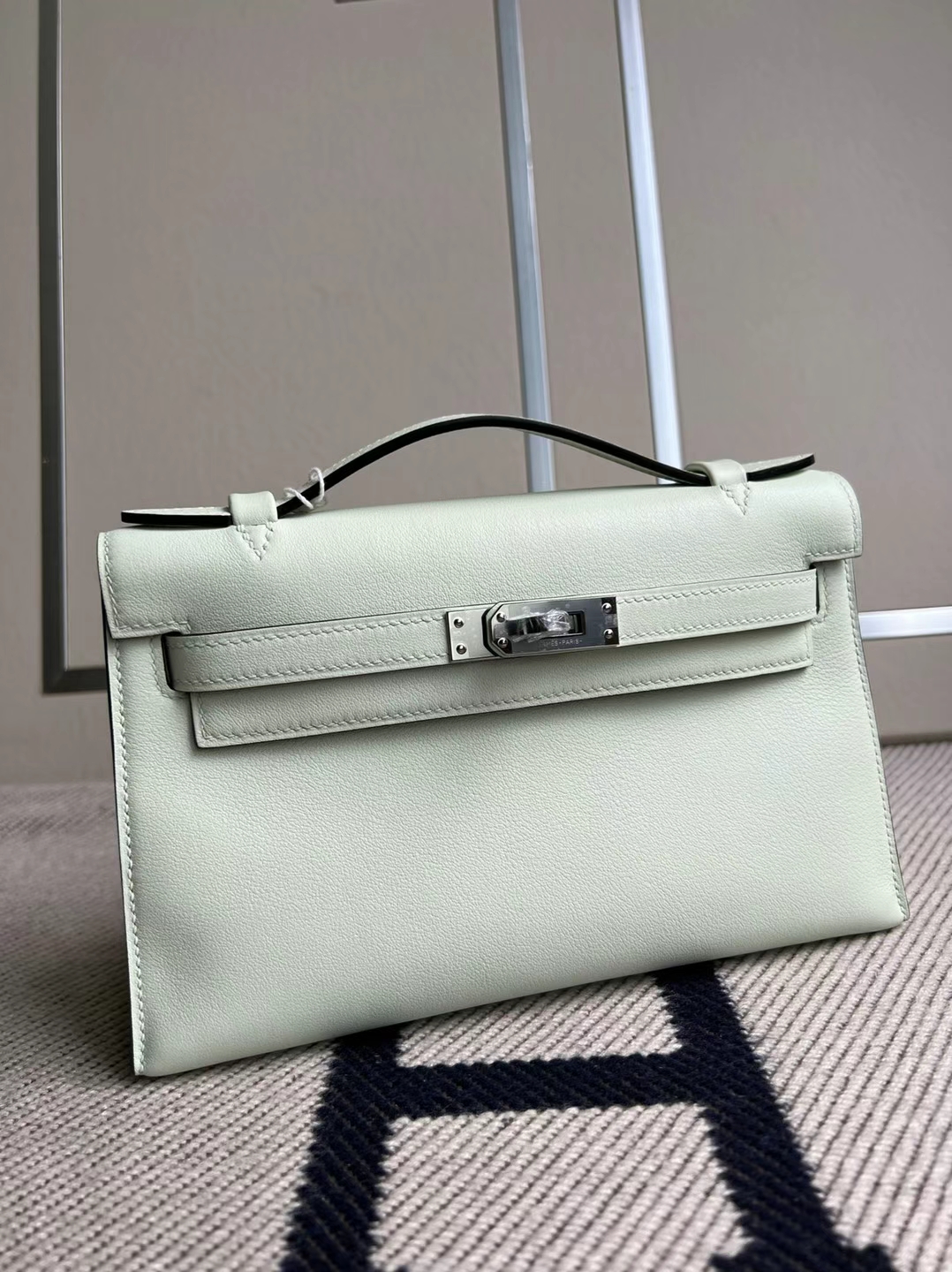 Hermès（爱马仕）Mini Kelly Pochette Swift皮 0S 气泡绿 银扣 22cm 全手工蜡线缝制