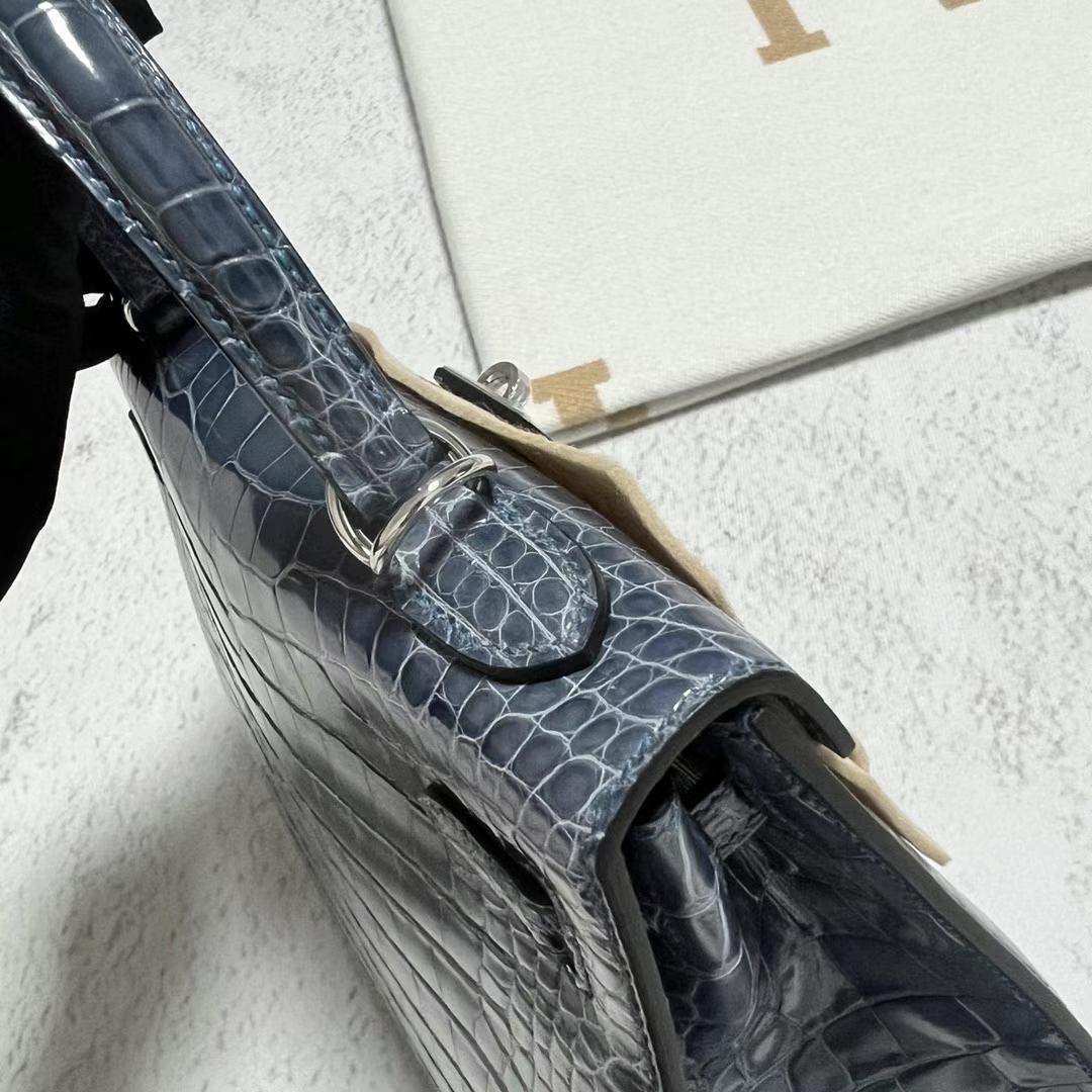 Hermès（爱马仕）Kelly 凯莉包 亮面美洲鳄鱼 N7 风暴蓝 银扣 25cm 全手工蜡线缝制