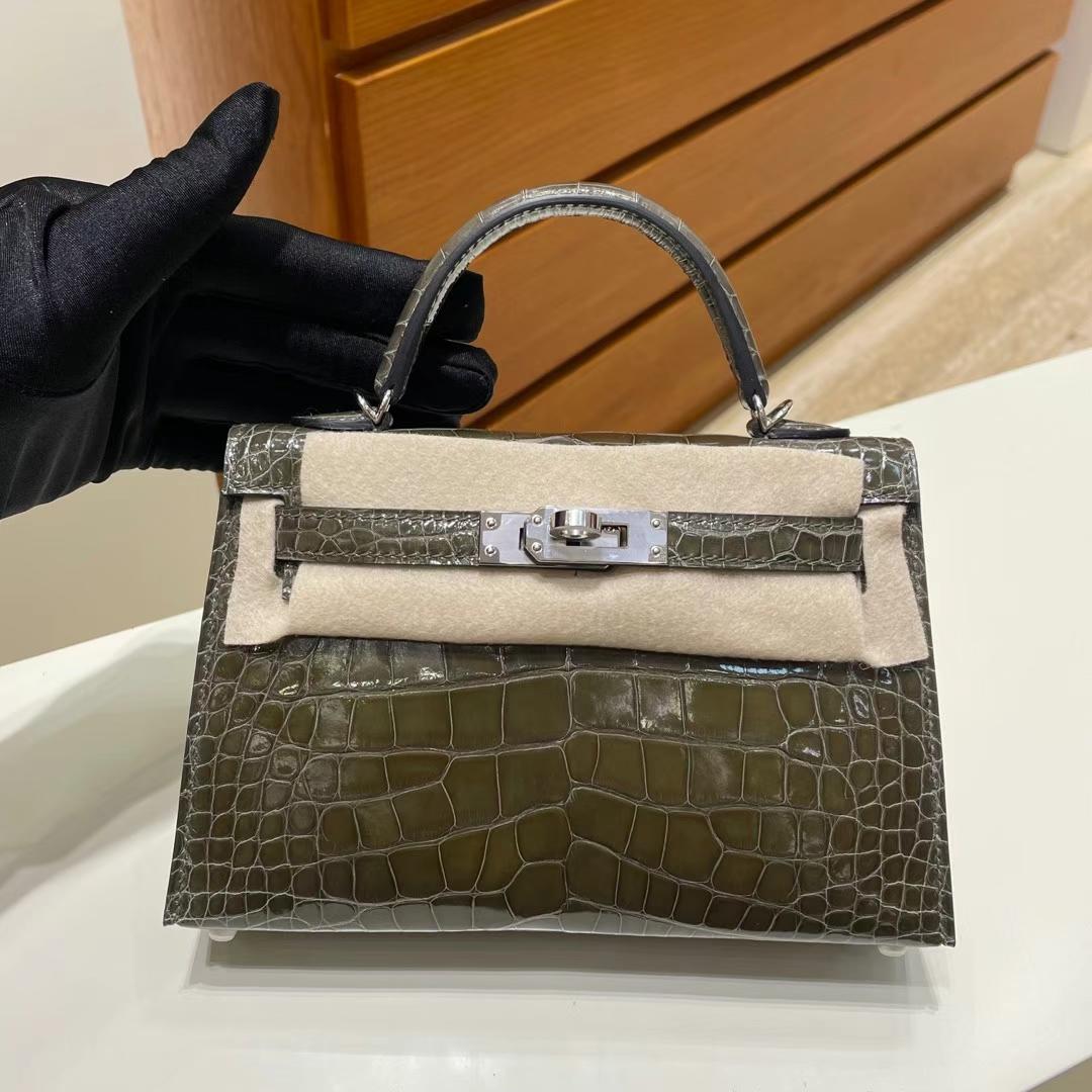 Hermès（爱马仕）mini Kelly 迷你凯莉 亮面美洲鳄鱼 8G 深橄榄绿 银扣 Phw 19cm  全手工蜡线缝制