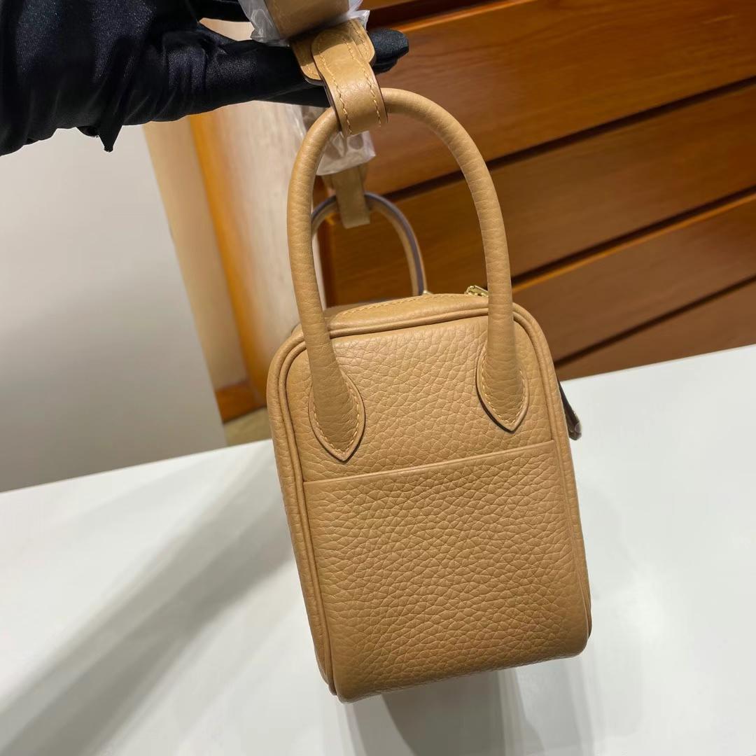 Hermès（爱马仕）Mini Lindy 迷你琳迪 Clemence（原厂tc皮）4B 饼干色 金扣 19cm 全手工蜡线缝制 Ghw