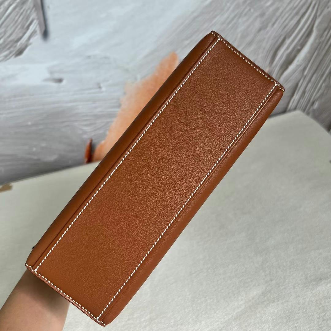 Hermès（爱马仕）Mini Kelly Pochette Swift皮 Ck37 金棕色 银扣 22cm 全手工蜡线缝制 Phw