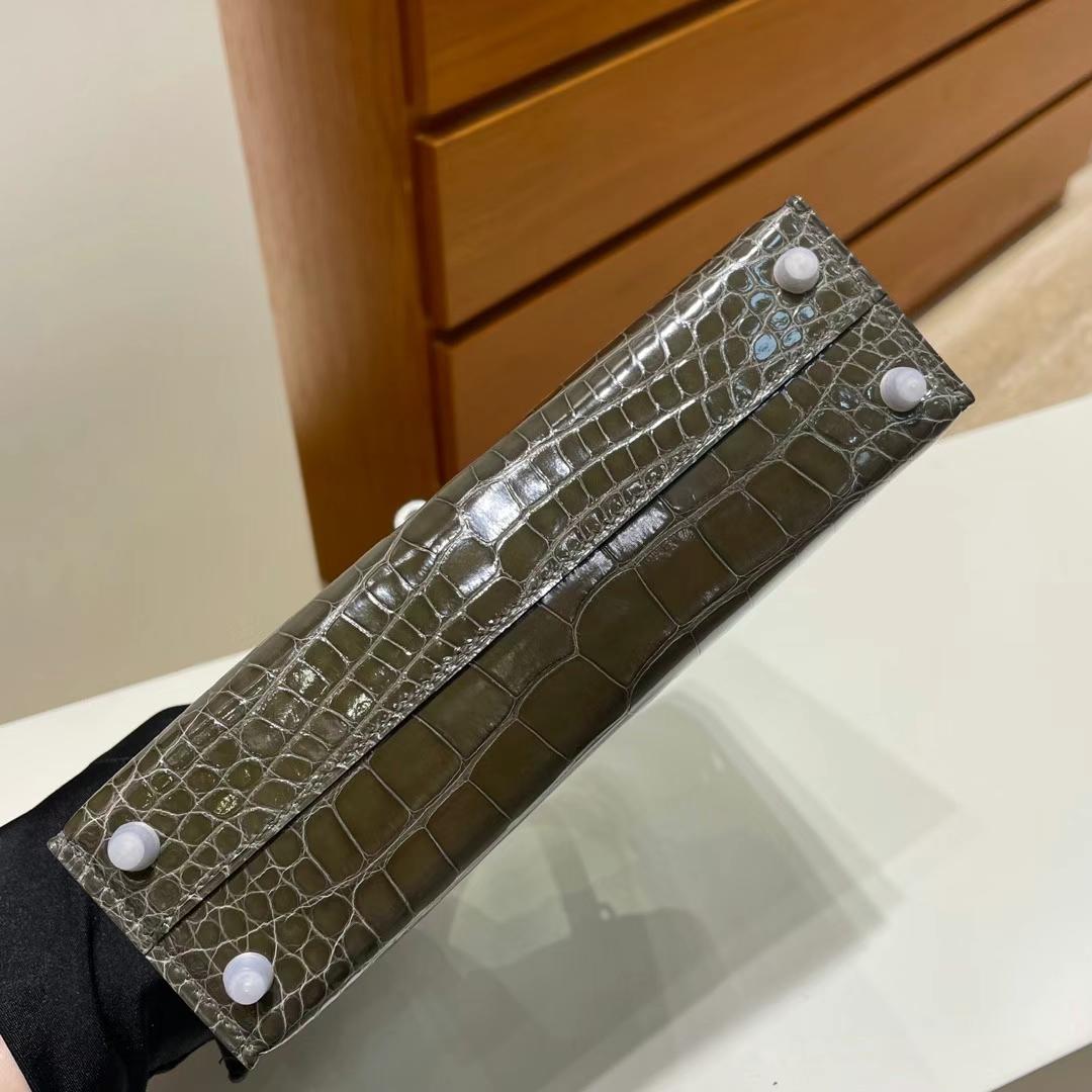 Hermès（爱马仕）mini Kelly 迷你凯莉 亮面美洲鳄鱼 8G 深橄榄绿 银扣 Phw 19cm  全手工蜡线缝制