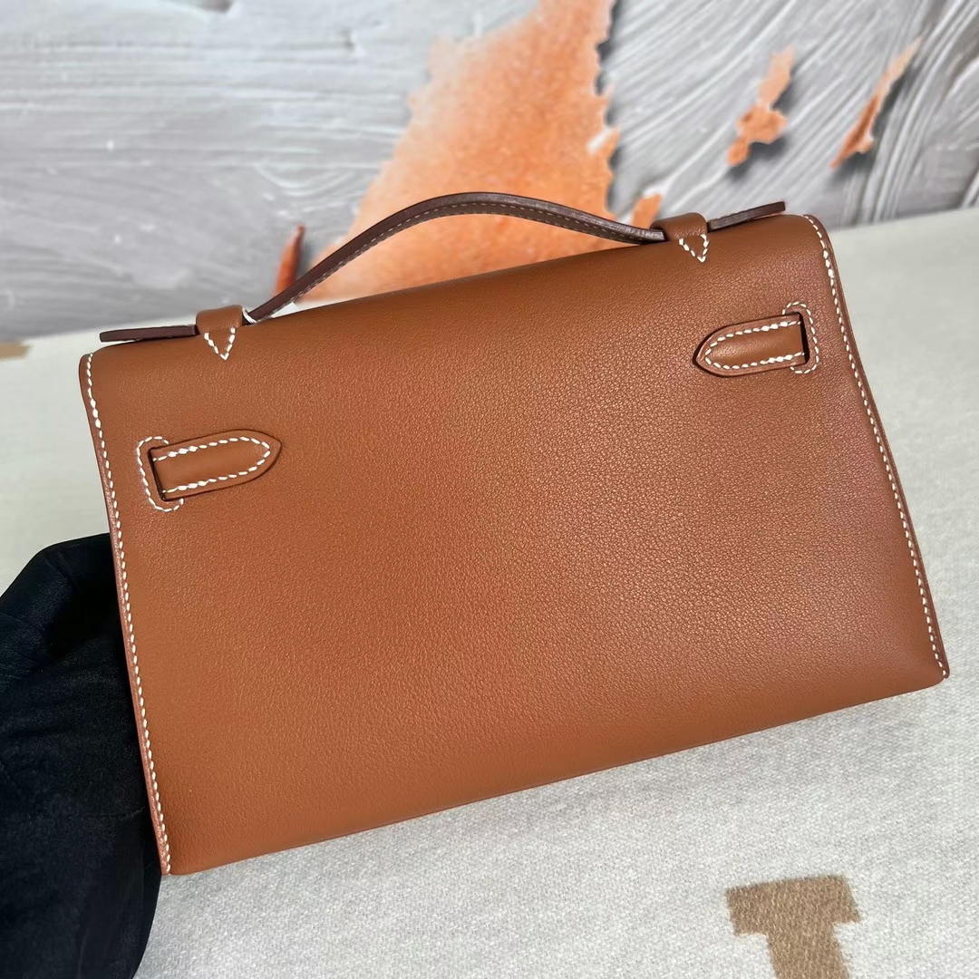 Hermès（爱马仕）Mini Kelly Pochette Swift皮 Ck37 金棕色 银扣 22cm 全手工蜡线缝制 Phw