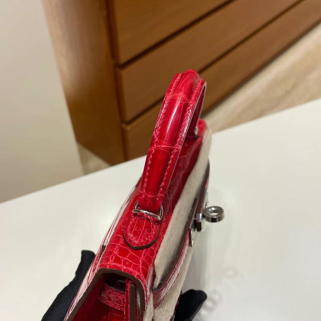 Hermès（爱马仕）mini Kelly 迷你凯莉 亮面美洲鳄鱼 Ck95 法拉利红 银扣 Phw 19cm  全手工蜡线缝制
