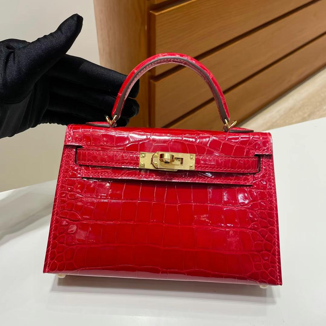 Hermès（爱马仕）mini Kelly 迷你凯莉 亮面美洲鳄鱼 Ck95 法拉利红 金扣 Phw 19cm  全手工蜡线缝制