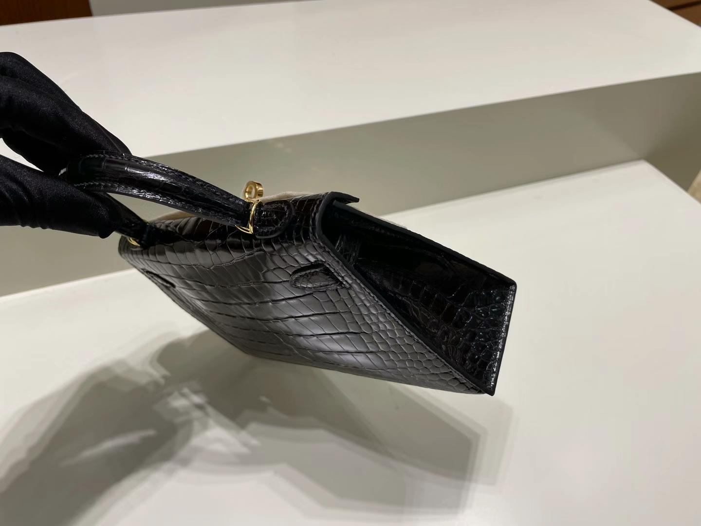 Hermès（爱马仕）Mini Kelly 迷你凯莉 亮面美洲鳄鱼 Ck89 黑色 金扣 19cm 全手工蜡线缝制 Ghw