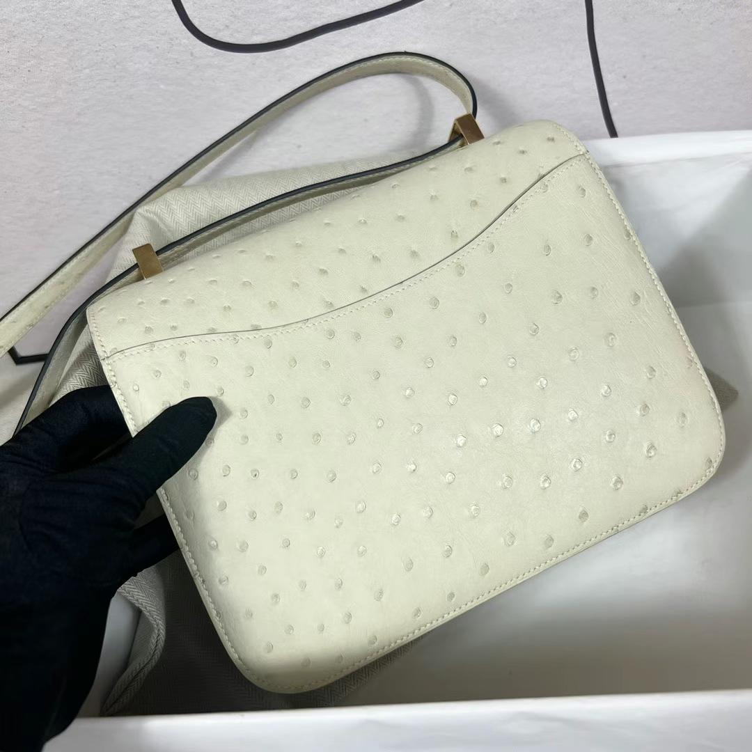 Hermès（爱马仕）Constance 康康 Ostrich 进口鸵鸟皮 3C 羊毛白 金扣 24cm 全手工蜡线缝制 Ghw