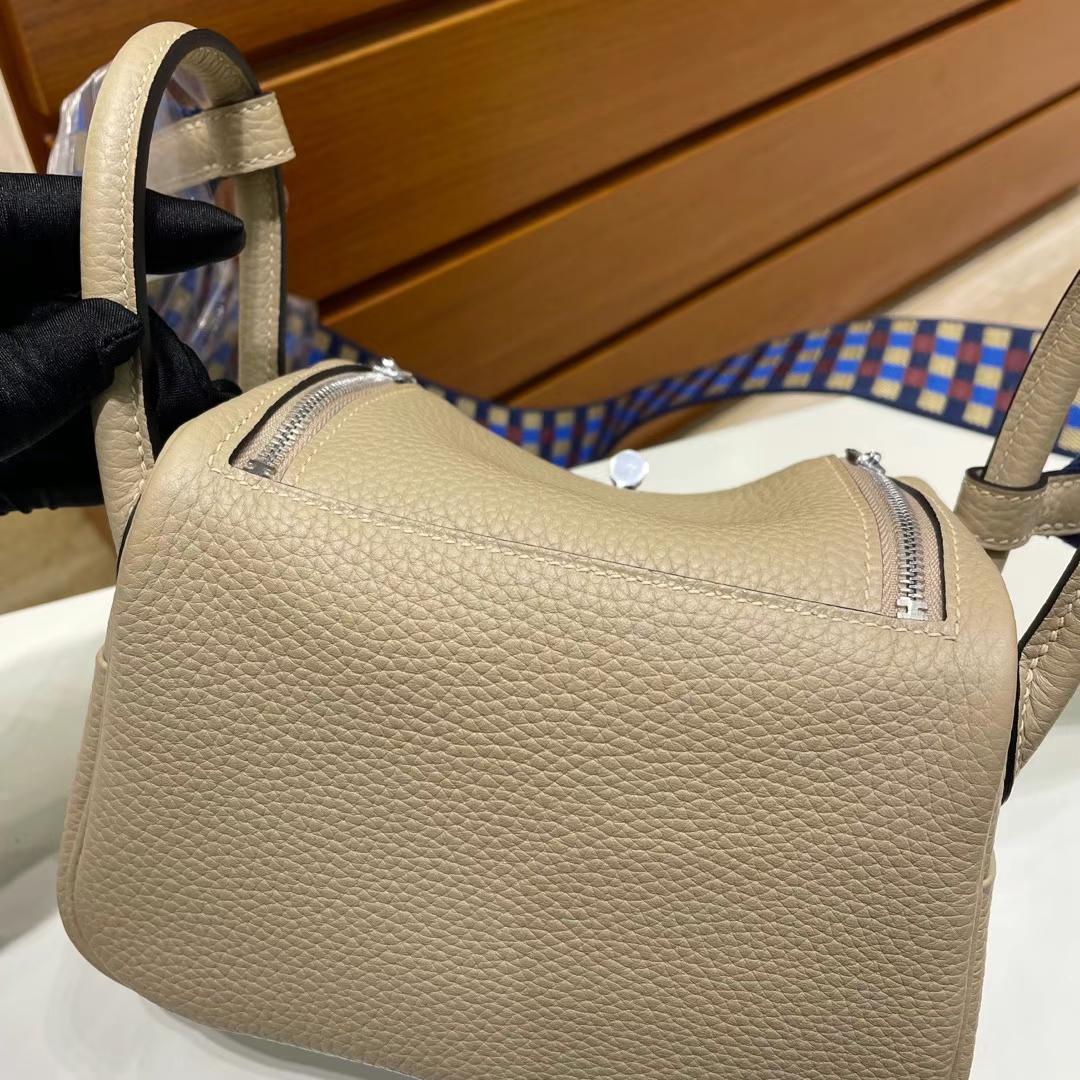 Hermès（爱马仕）mini lindy 迷你琳迪 Clemence 拼 编织布肩带 S2 风衣灰 银扣 20cm