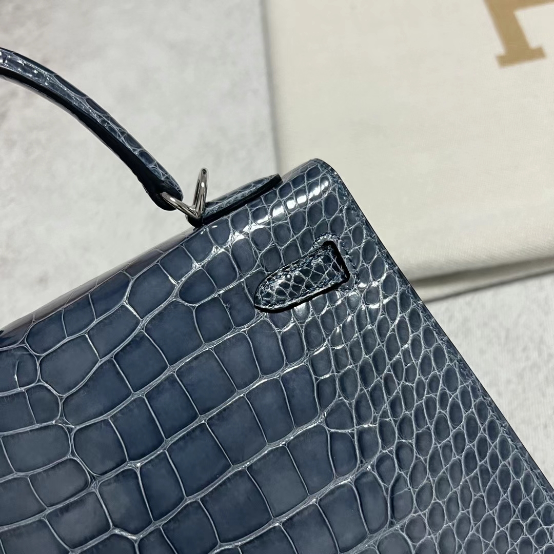 Hermès（爱马仕）Kelly 凯莉包 亮面美洲鳄鱼 N7 风暴蓝 银扣 25cm 全手工蜡线缝制
