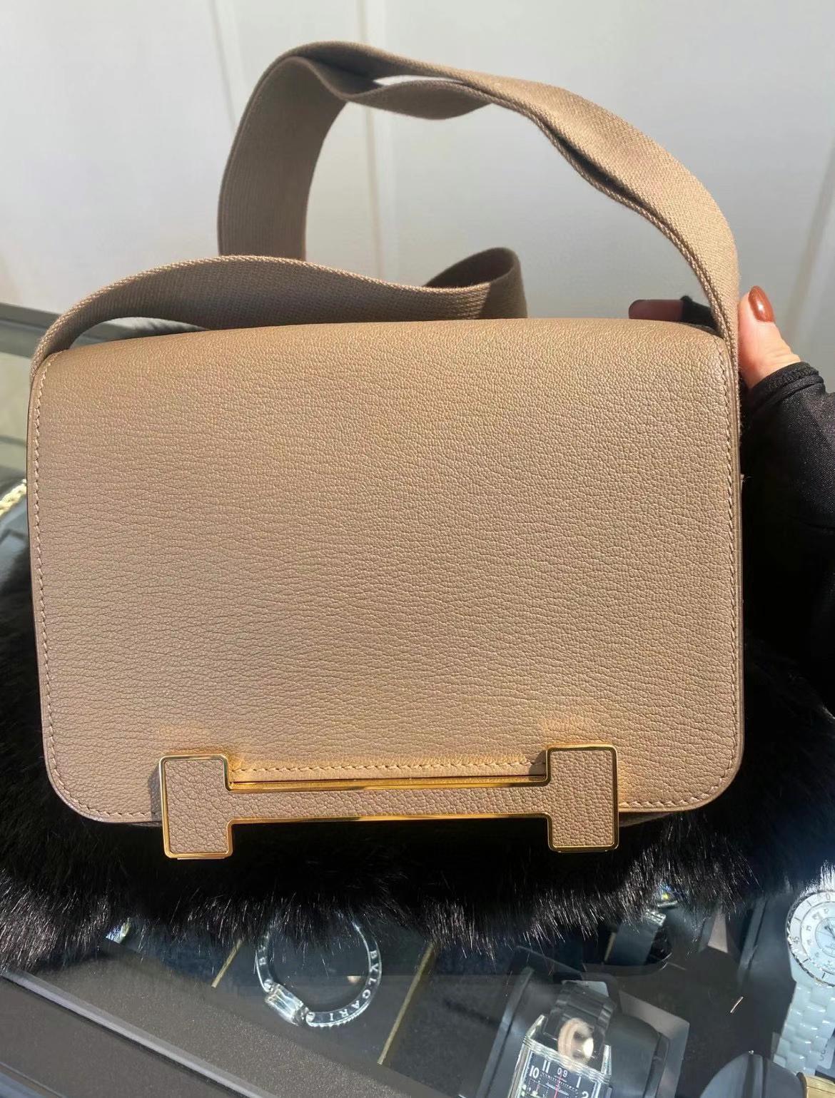 Hermès（爱马仕）Geta 木屐包 Chevre 2J 雀木色 拼 0M 奶茶色 金扣 20cm 可预定