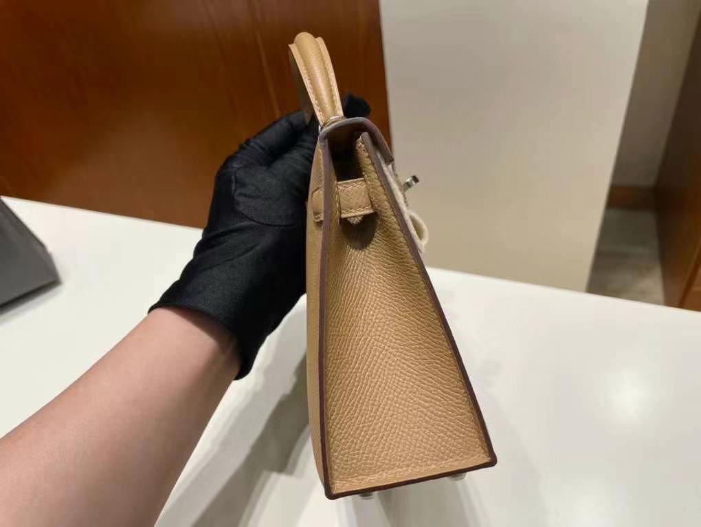 Hermès（爱马仕）mini Kelly 迷你凯莉 Epsom 0M 奶茶色 银扣 19cm