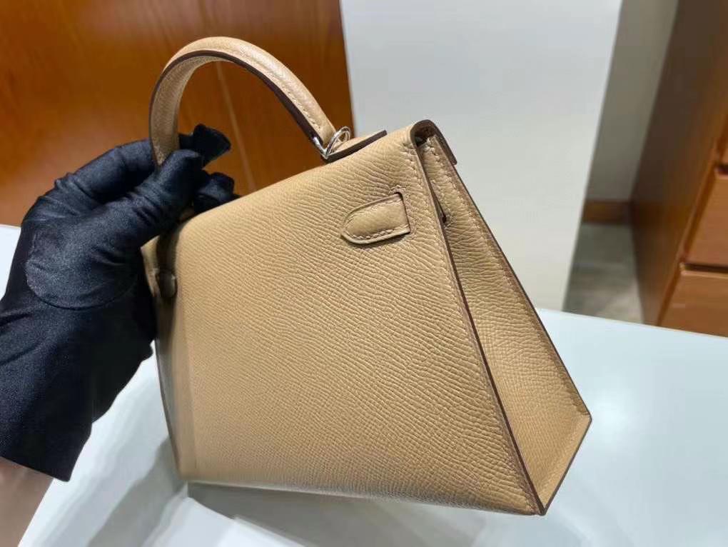 Hermès（爱马仕）mini Kelly 迷你凯莉 Epsom 0M 奶茶色 银扣 19cm
